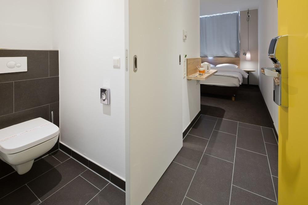 B&B Hotel Muenchen-Olympiapark Екстериор снимка