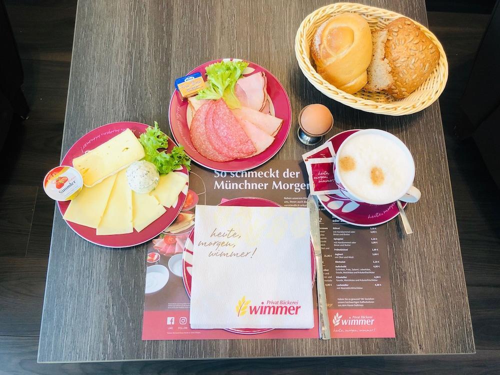 B&B Hotel Muenchen-Olympiapark Екстериор снимка